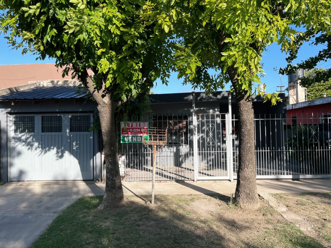 Casa de 4 ambientes - Venta - Castelar Sur