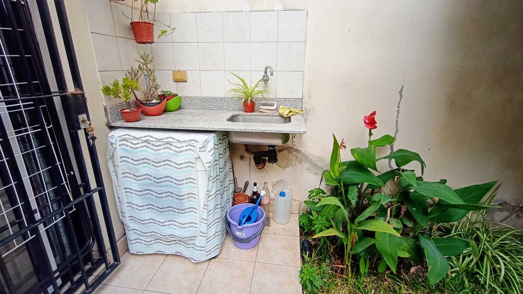Impecable departamento de 1 ambiente con jardin en venta - Ramos Mejia