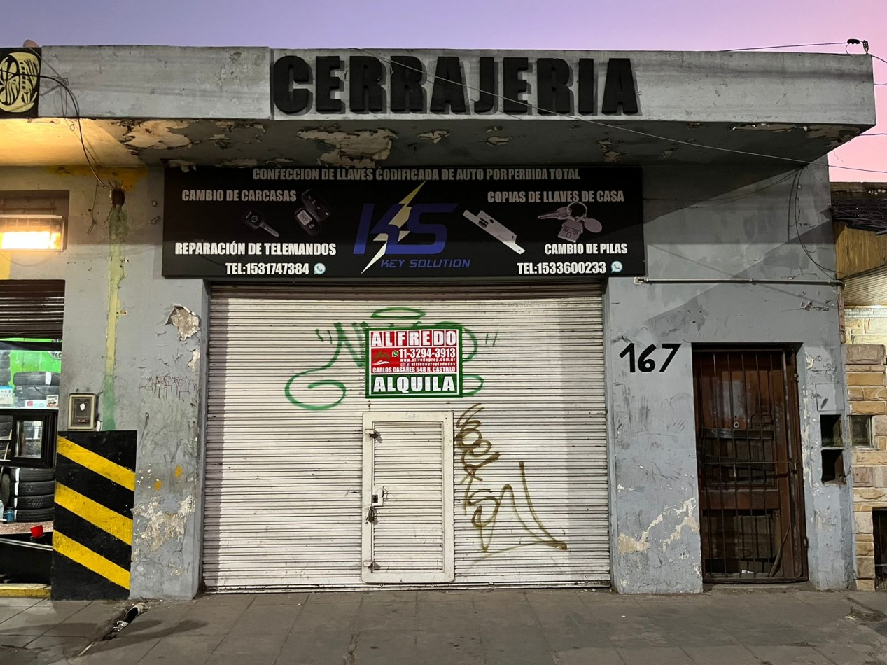 Local comercial en alquiler sobre Av. Carlos Casares - Rafael Castillo