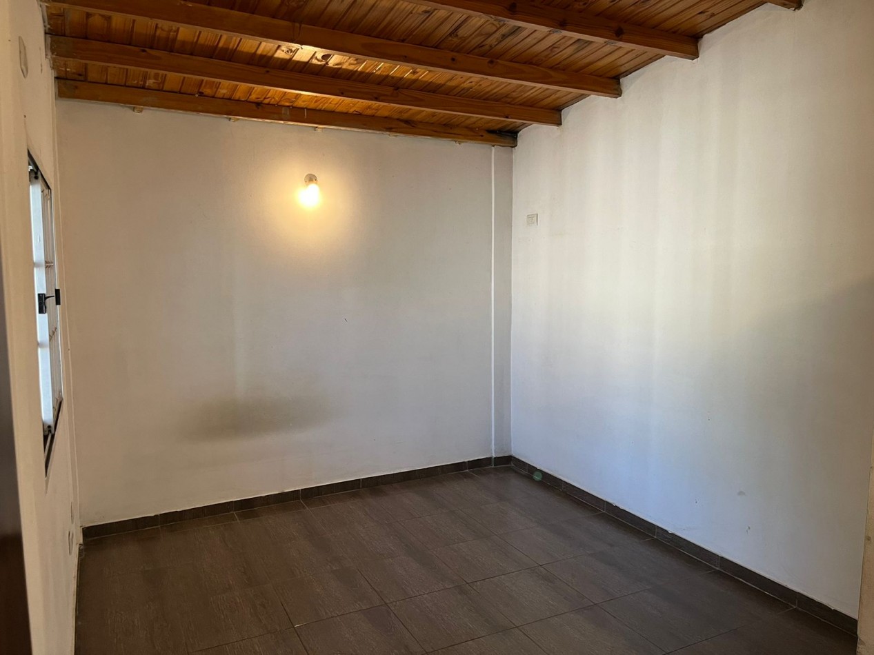 Departamento de 2 ambientes 1er piso en alquiler frente a colegio Solari - Villa Luzuriaga