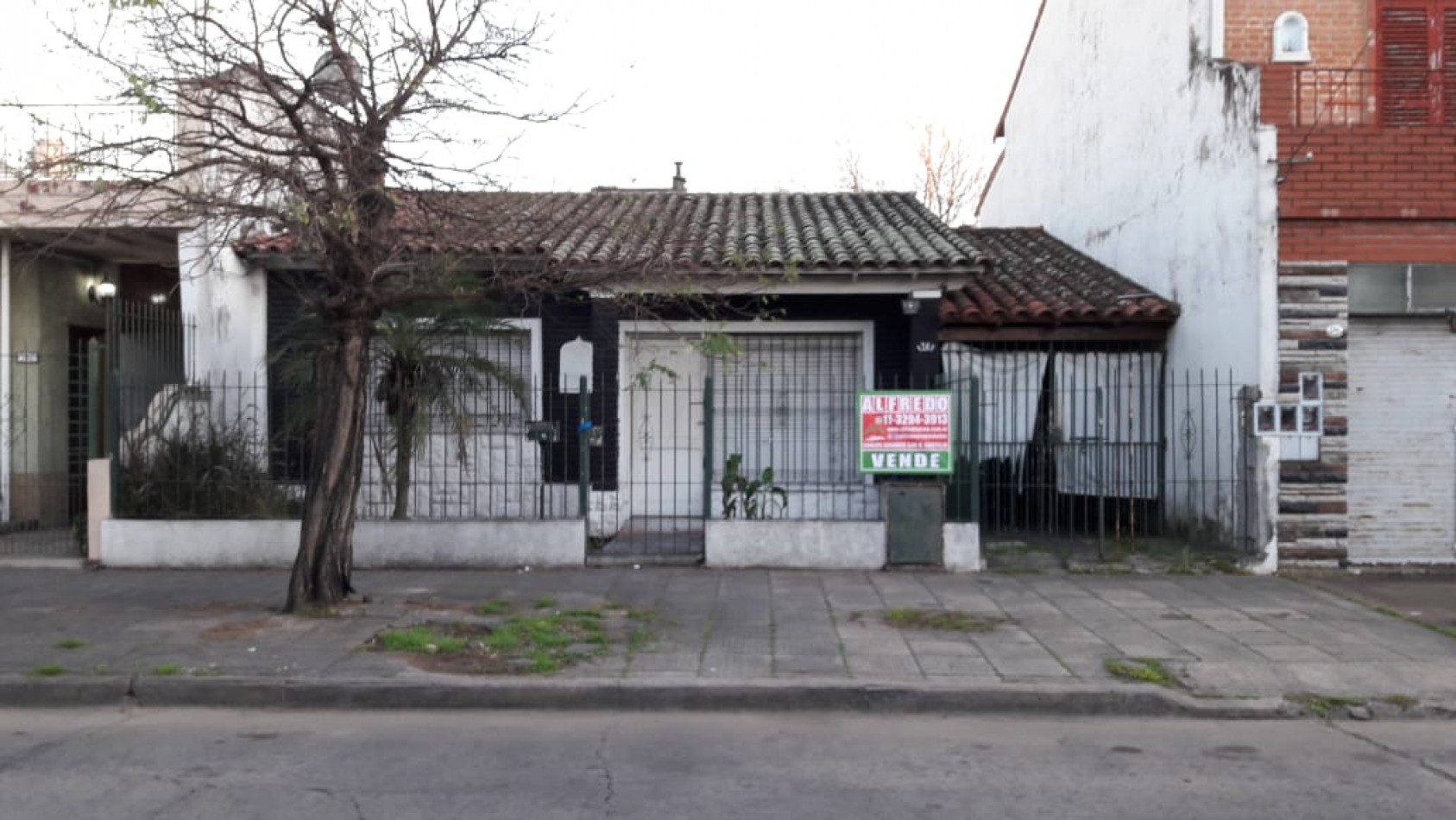 Casa de 3 ambientes en venta - Moron Sur