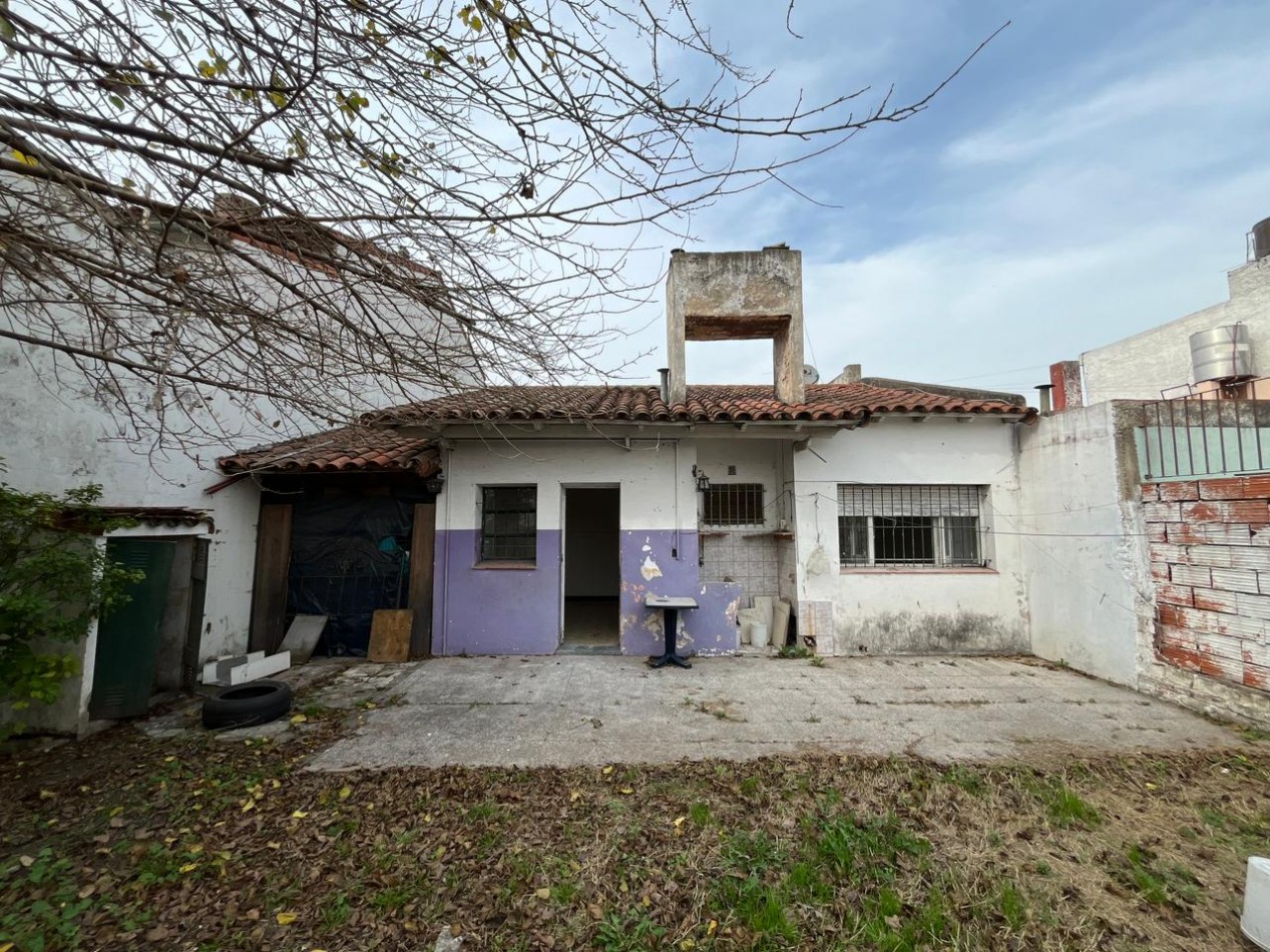 Casa de 3 ambientes en venta - Moron Sur