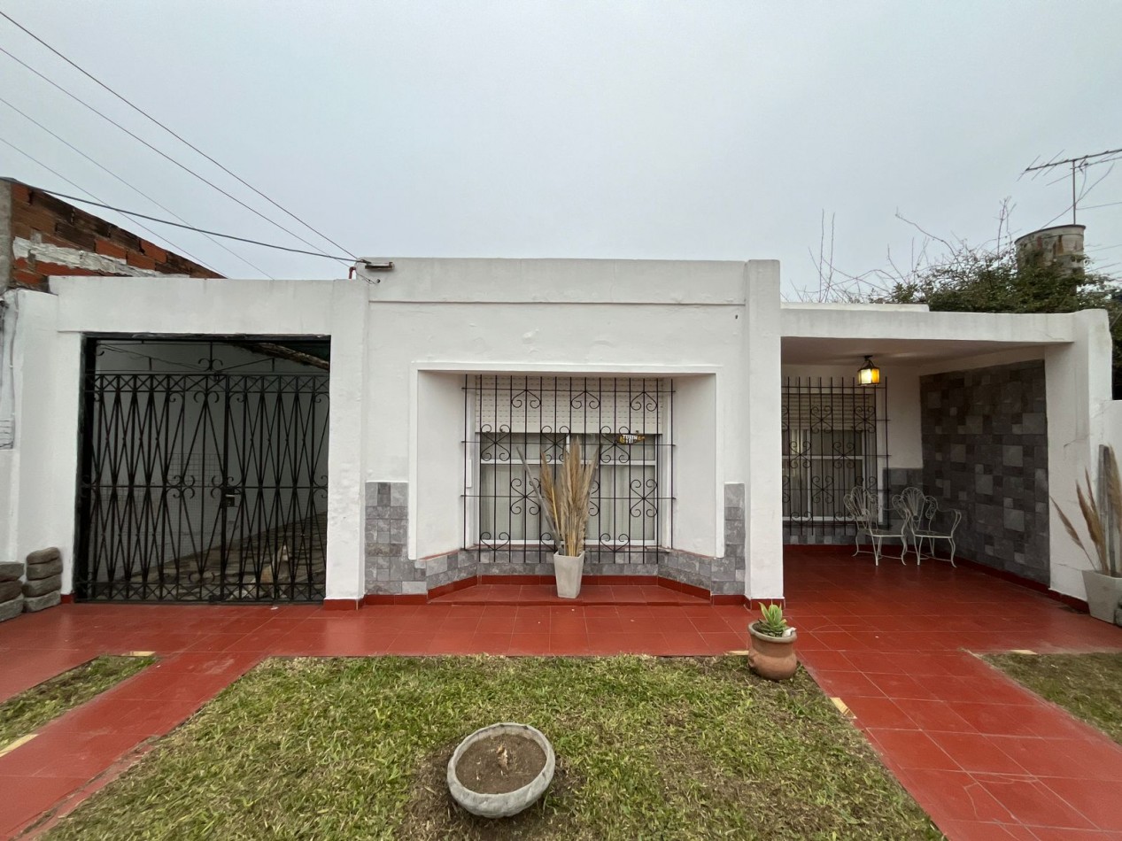 Hermosa casa de 3 ambientes en venta - Castelar Sur