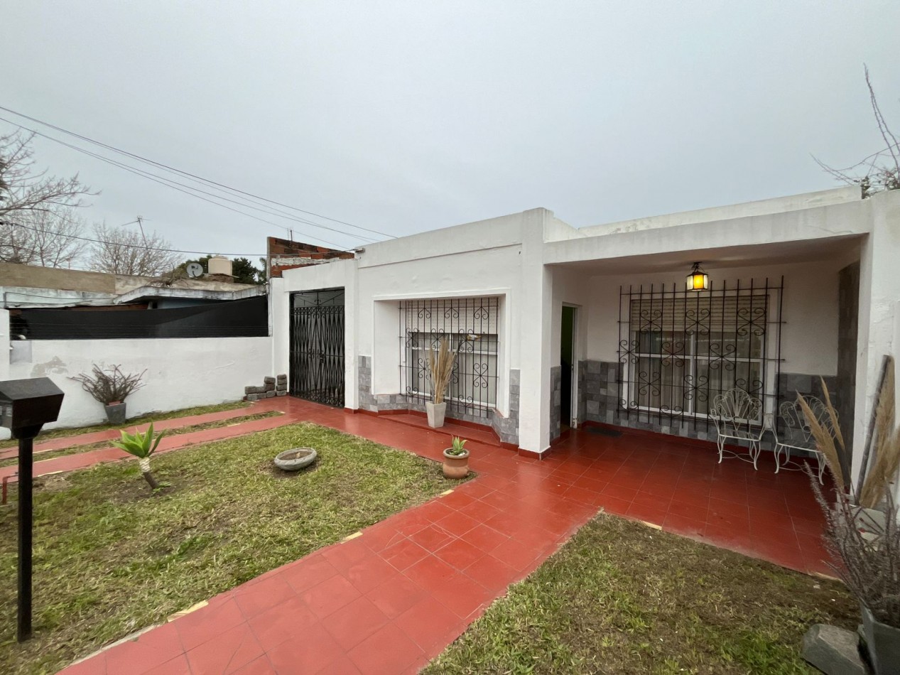 Hermosa casa de 3 ambientes en venta - Castelar Sur