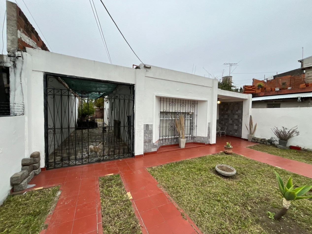 Hermosa casa de 3 ambientes en venta - Castelar Sur