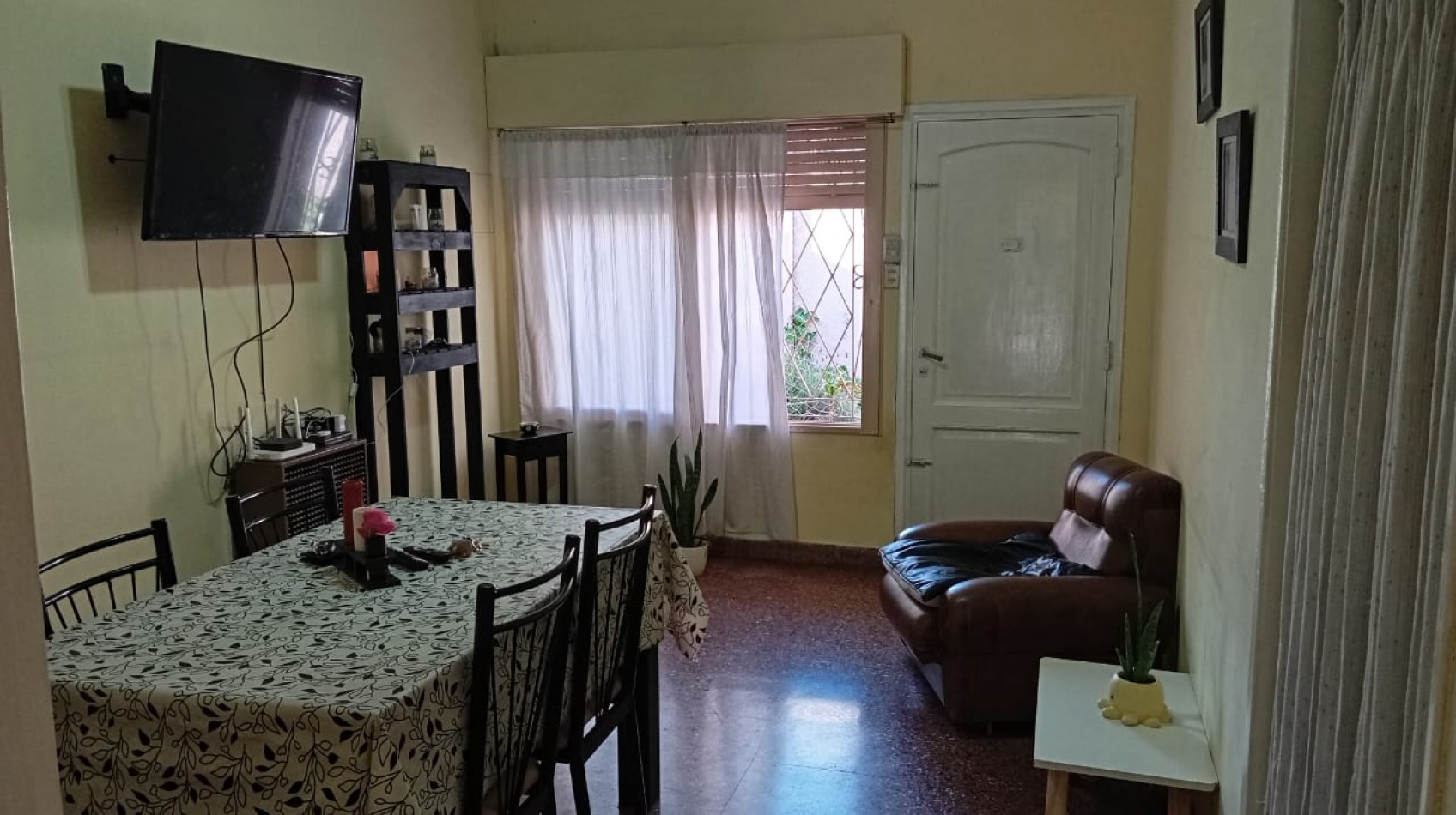 Casa de 3 ambientes con locales - Moron - ideal inversor