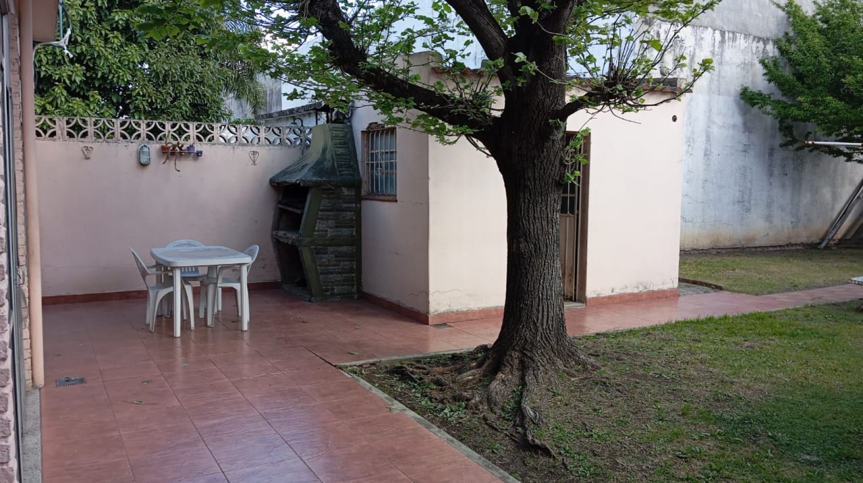 Casa de 3 ambientes con locales - Moron - ideal inversor