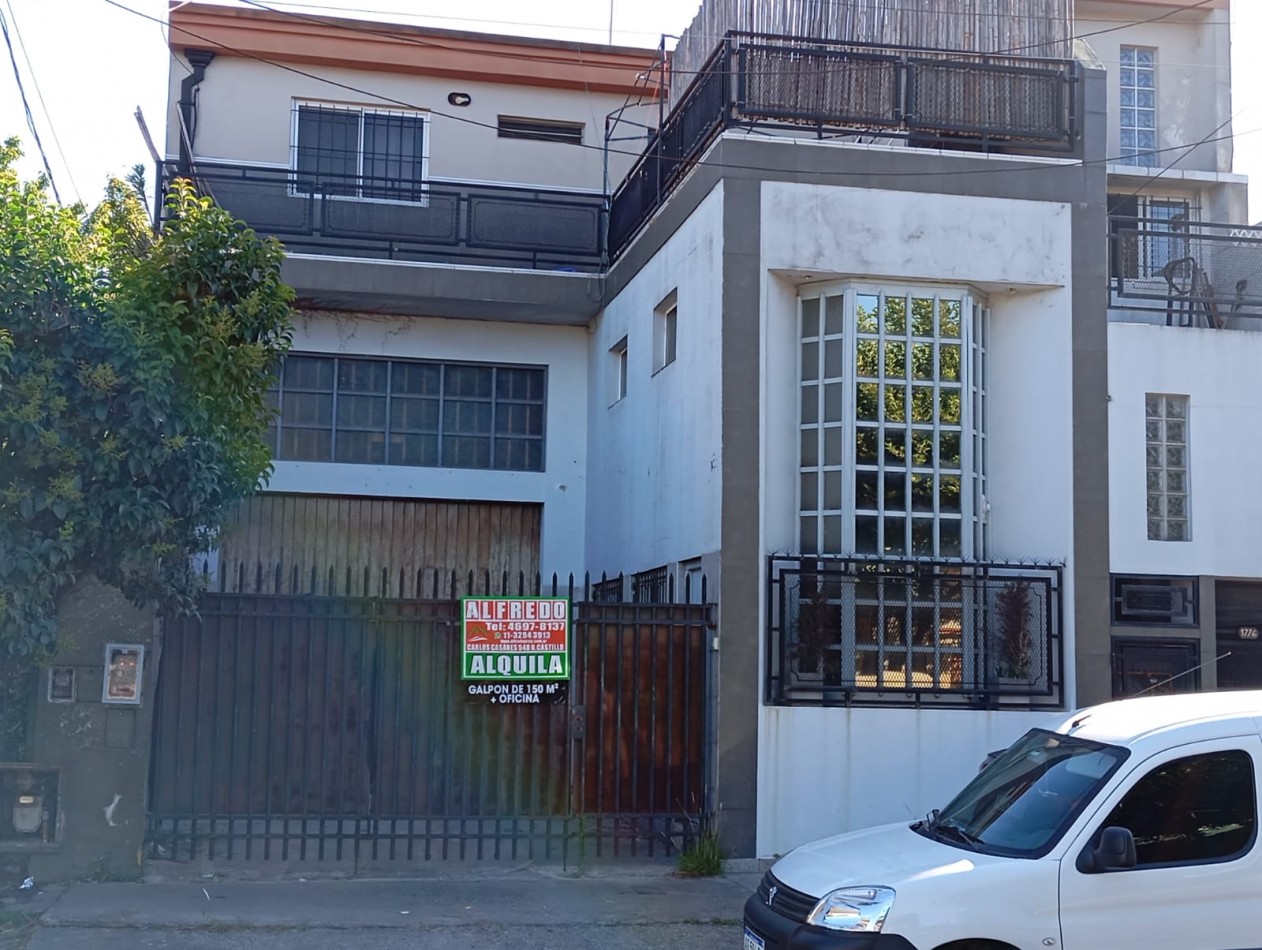 Galpon de 150 metros² con oficina ubicado a 200 metros de Aguero y Don Bosco. 