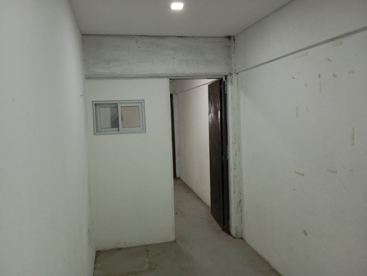 Galpon de 150 metros² con oficina ubicado a 200 metros de Aguero y Don Bosco. 