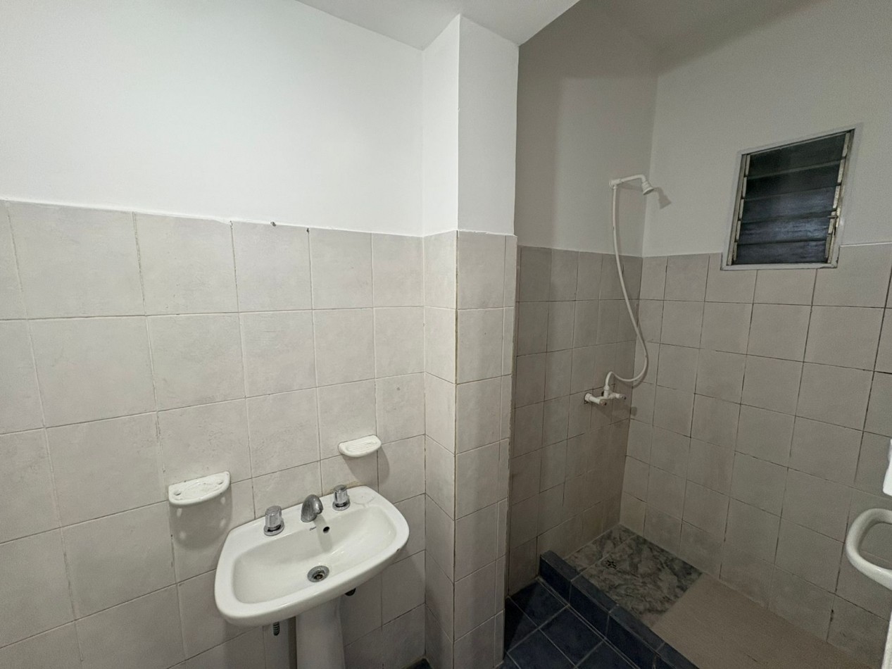 Departamento de 3 Ambientes en Alquiler - Planta Baja - Moron sur