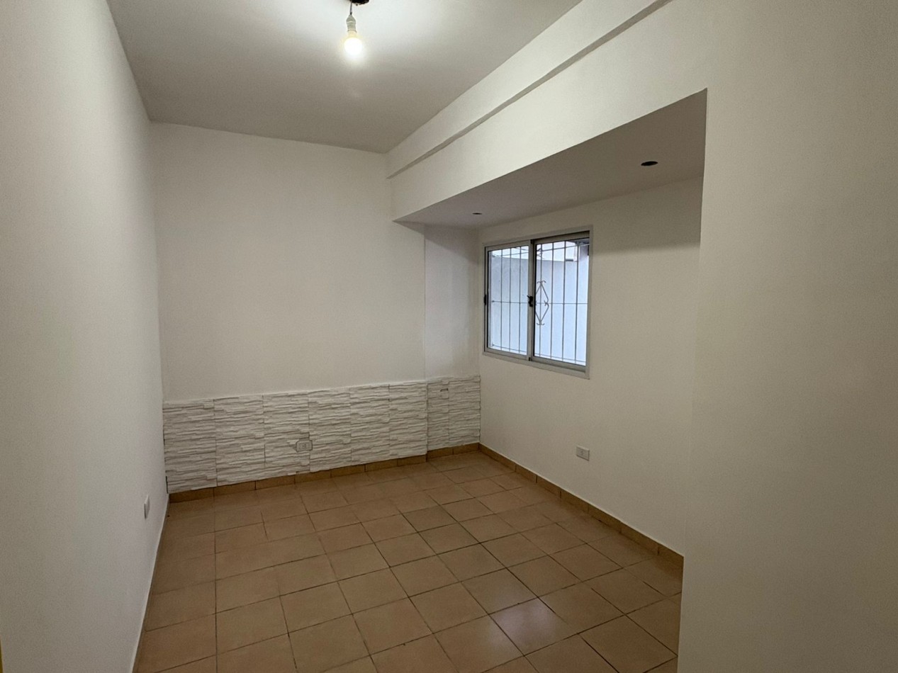 Departamento de 3 Ambientes en Alquiler - Planta Baja - Moron sur