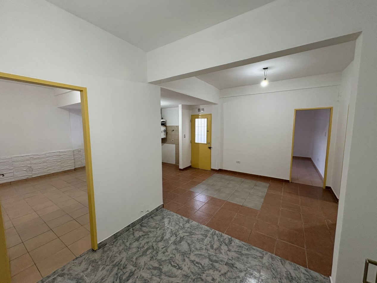 Departamento de 3 Ambientes en Alquiler - Planta Baja - Moron sur