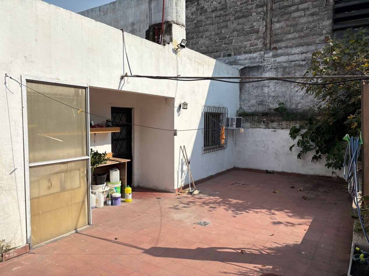 ¡Oportunidad! Casa de 3 Ambientes en Moron - En Venta - Apto Credito