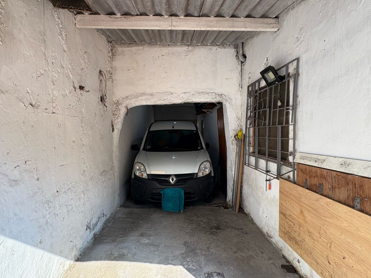 ¡Oportunidad! Casa de 3 Ambientes en Moron - En Venta - Apto Credito