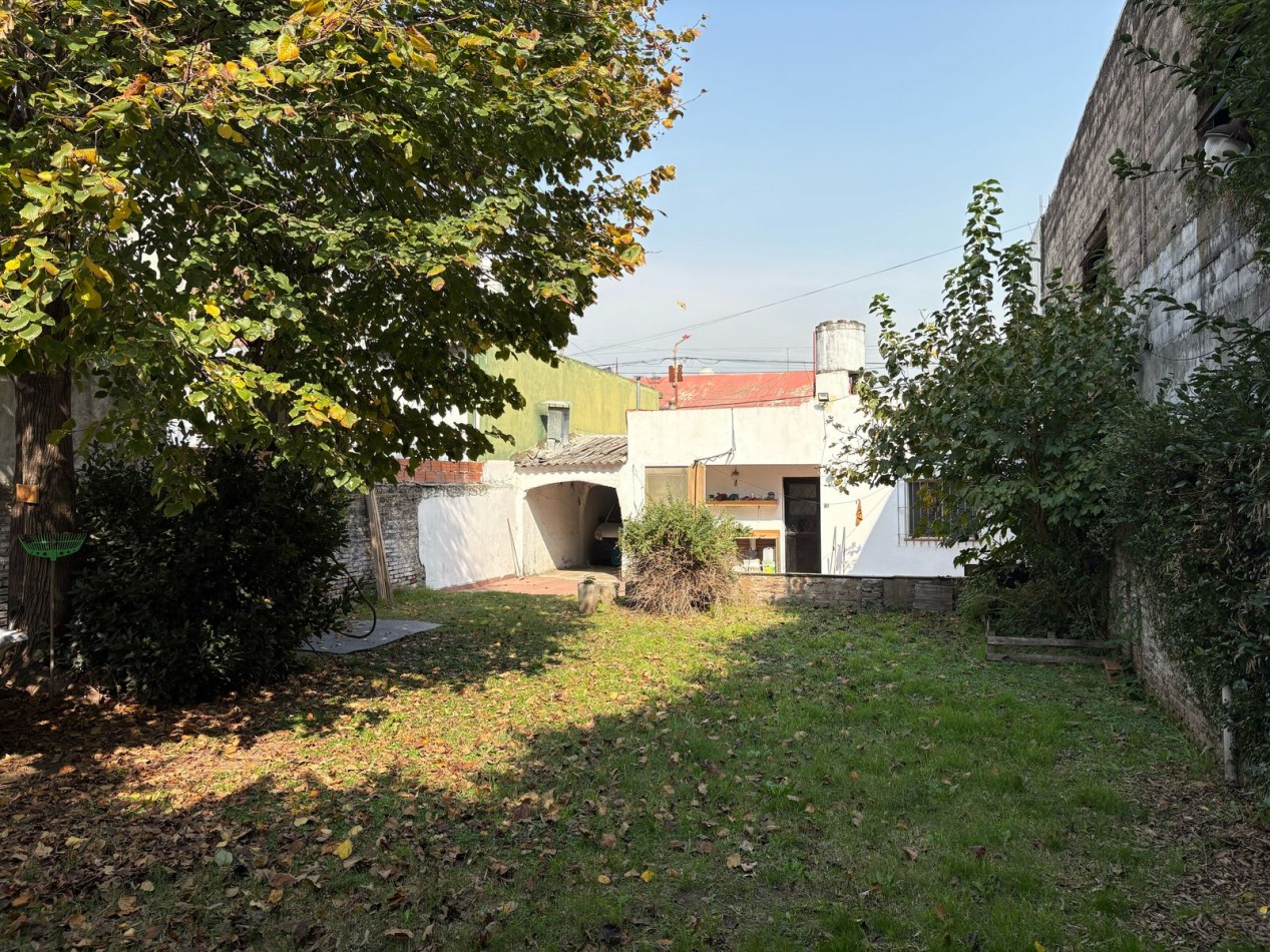 ¡Oportunidad! Casa de 3 Ambientes en Moron - En Venta - Apto Credito