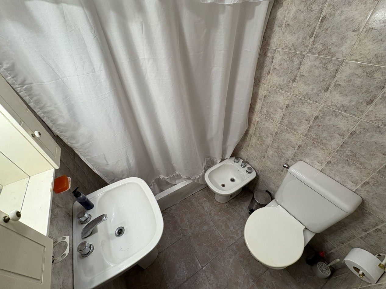 ¡Oportunidad! Casa de 3 Ambientes en Moron - En Venta - Apto Credito