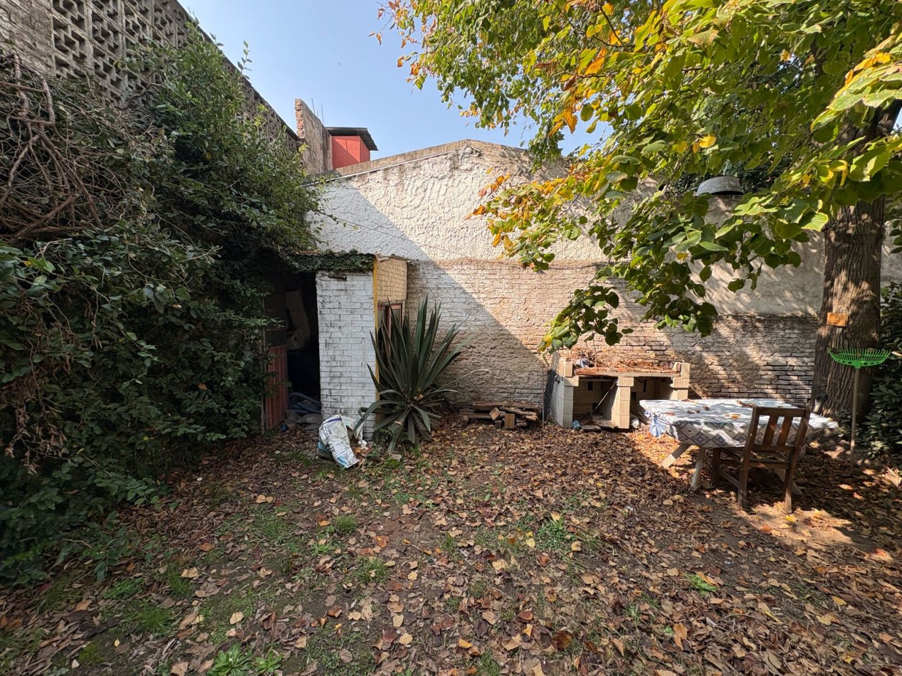 ¡Oportunidad! Casa de 3 Ambientes en Moron - En Venta - Apto Credito