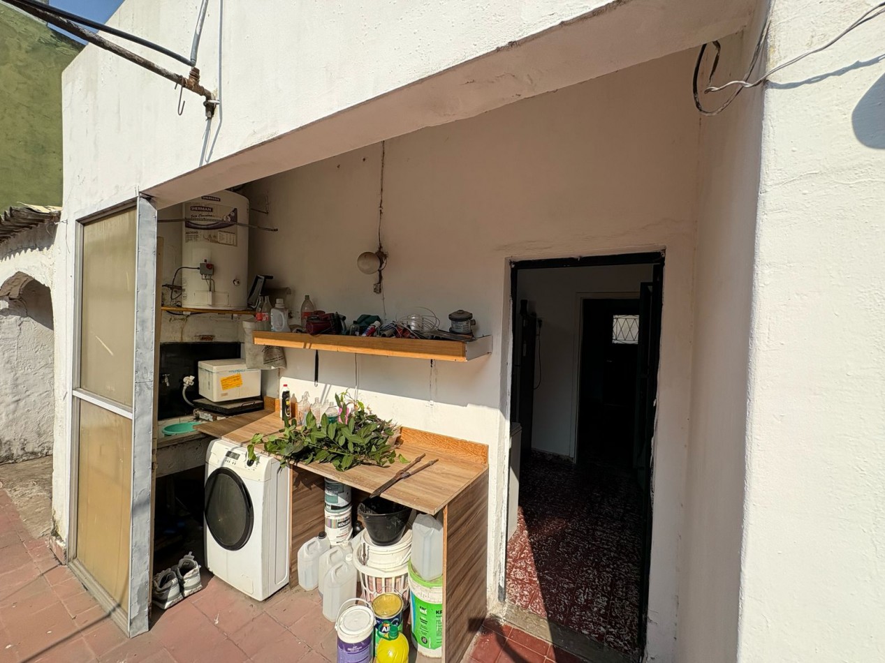 ¡Oportunidad! Casa de 3 Ambientes en Moron - En Venta - Apto Credito