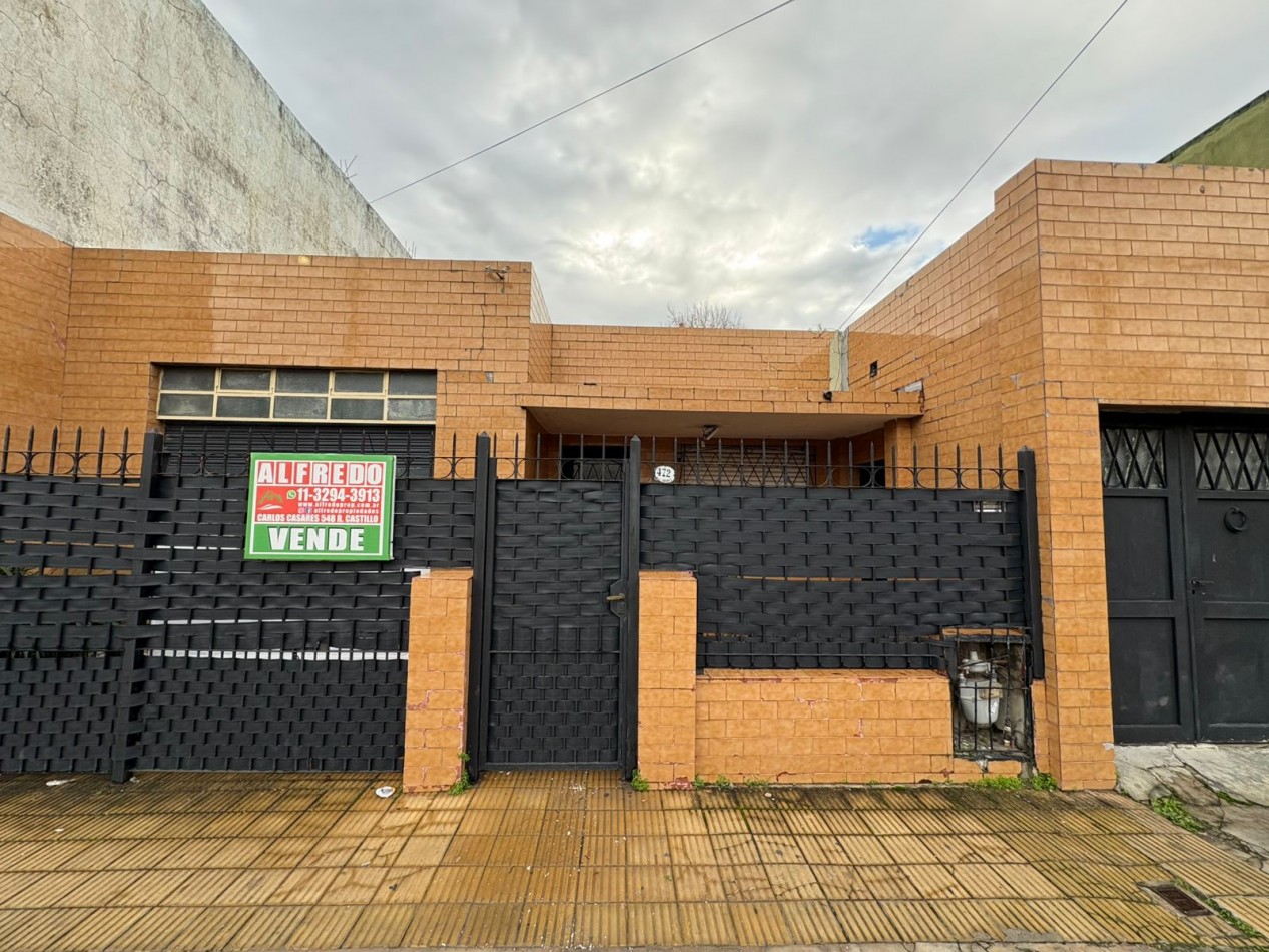 ¡Oportunidad! Casa de 3 Ambientes en Moron - En Venta - Apto Credito