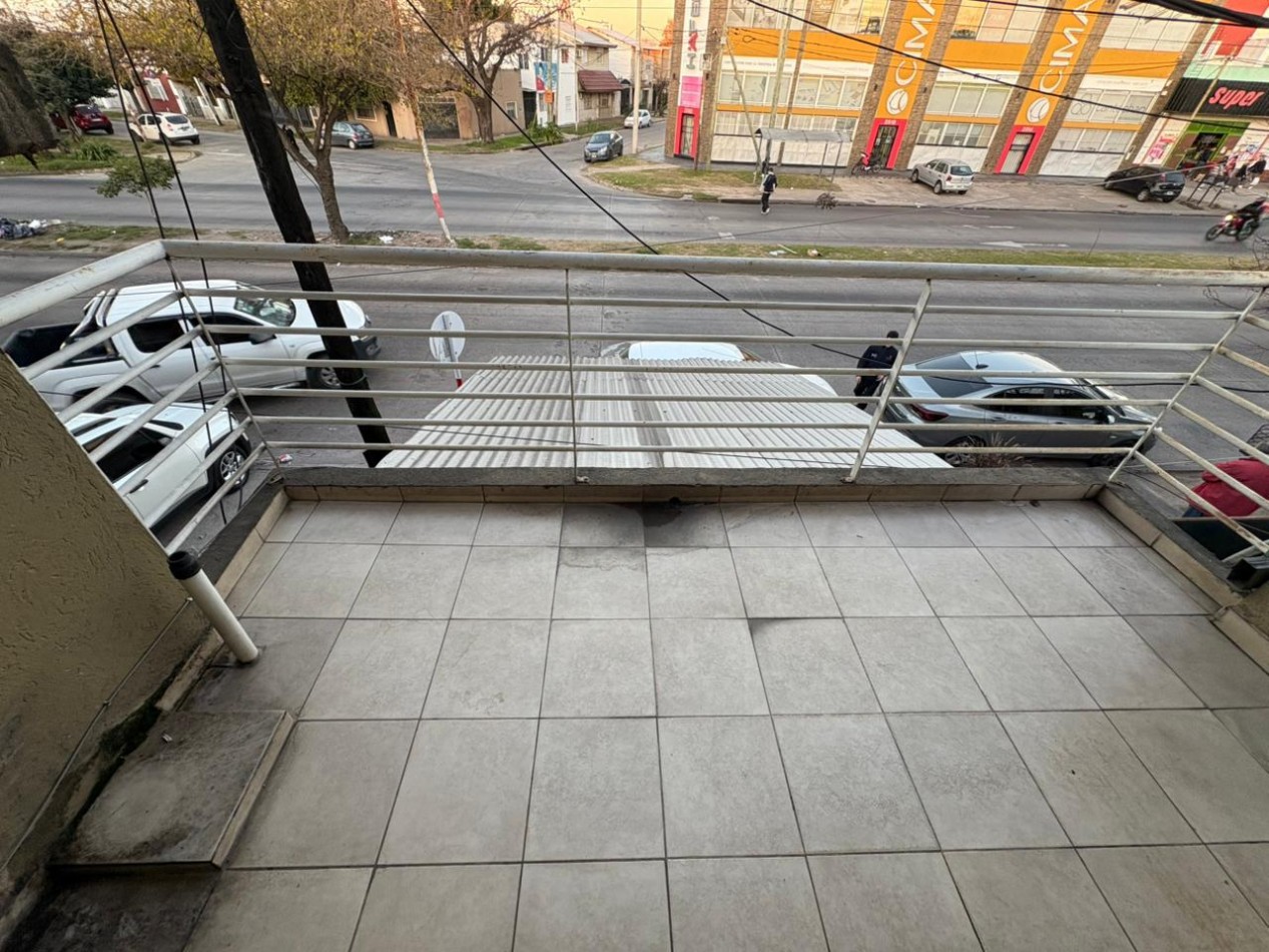Departamento de 2 Ambientes en Alquiler sobre Avenida - Castelar Sur - Zona Base Aerea
