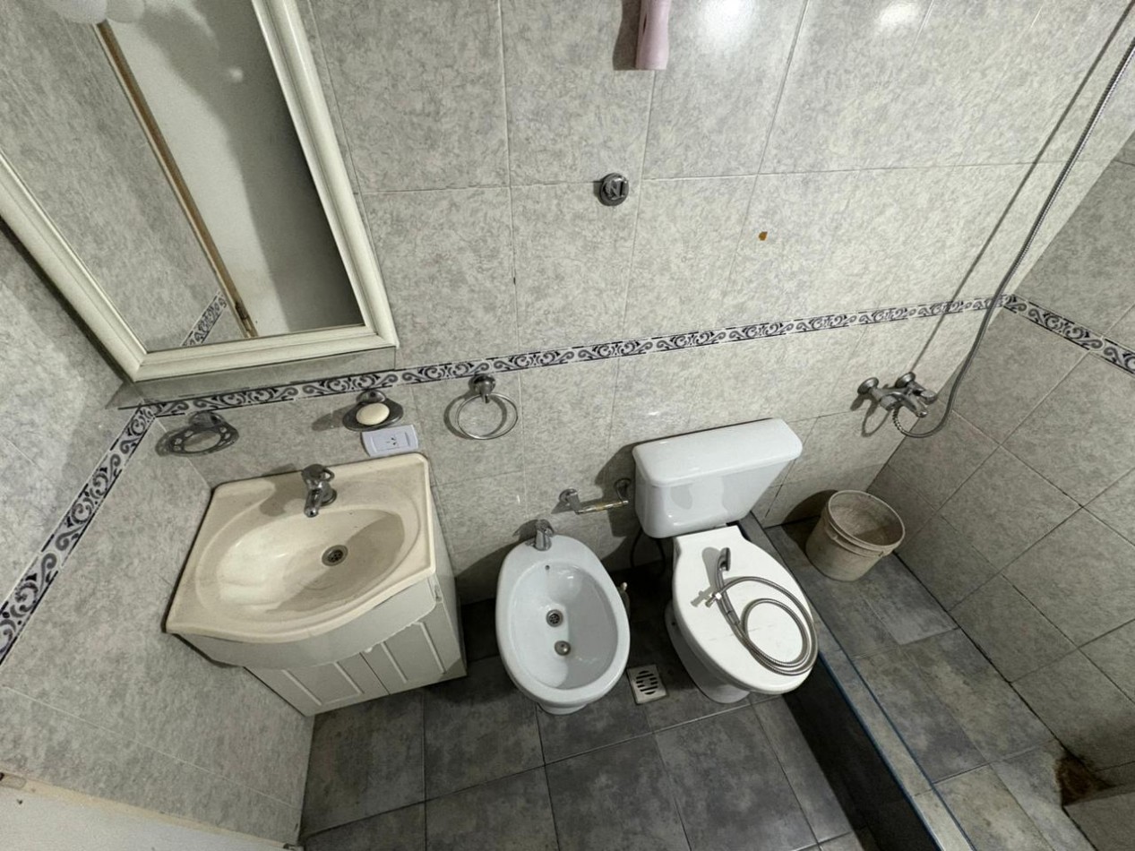 Departamento de 2 Ambientes en Alquiler sobre Avenida - Castelar Sur - Zona Base Aerea