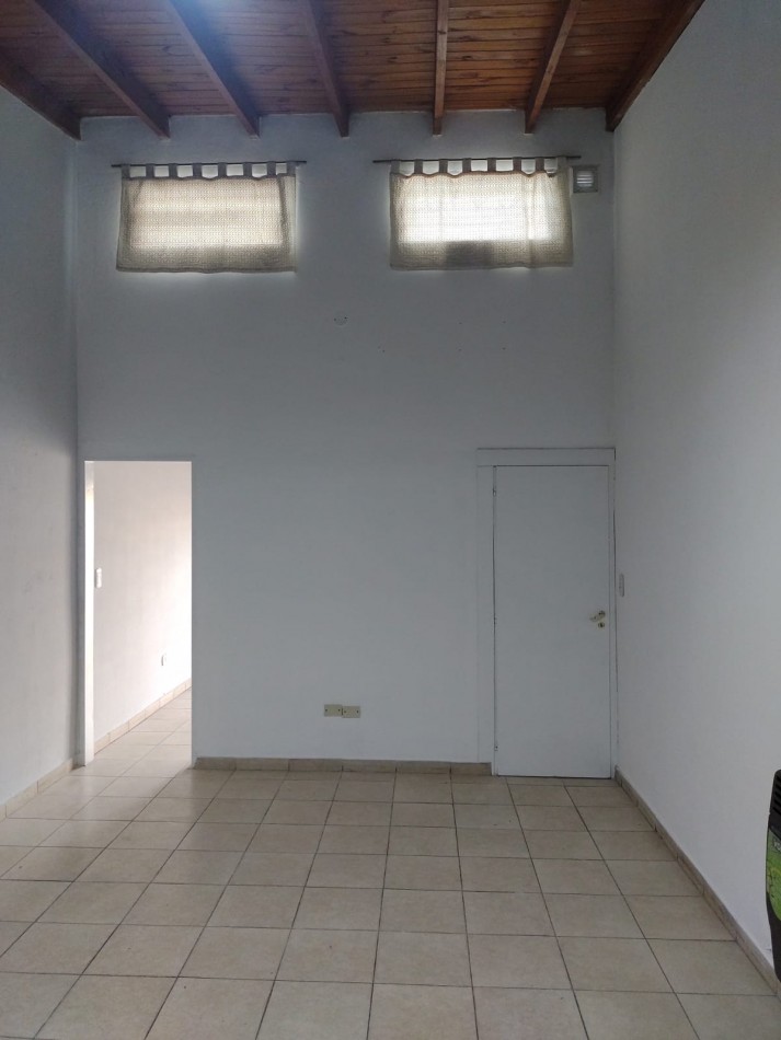 Departamento de 2 Ambientes en Alquiler sobre Avenida - Castelar Sur - Zona Base Aerea