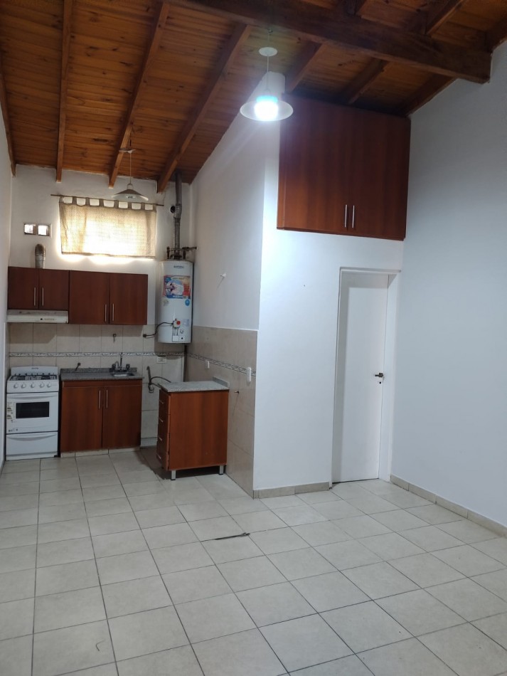 Departamento de 2 Ambientes en Alquiler sobre Avenida - Castelar Sur - Zona Base Aerea