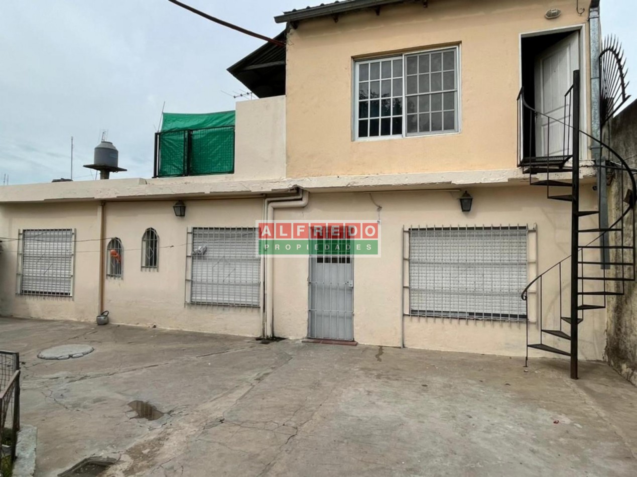 Casa con 2 departamentos en Venta - Oportunidad para Inversores - Libertad