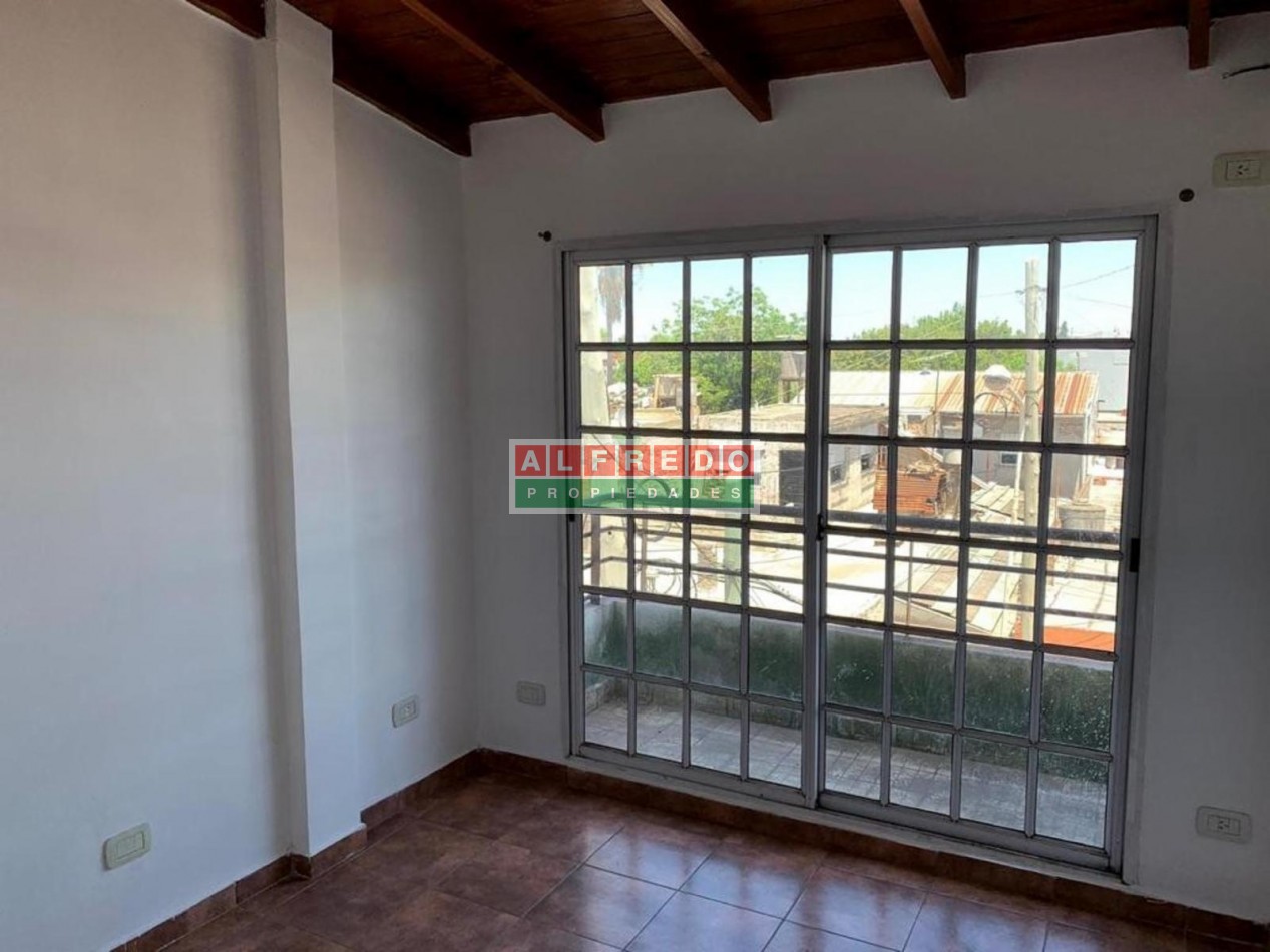 Departamento 2do piso en importante zona comercial - Isidro Casanova