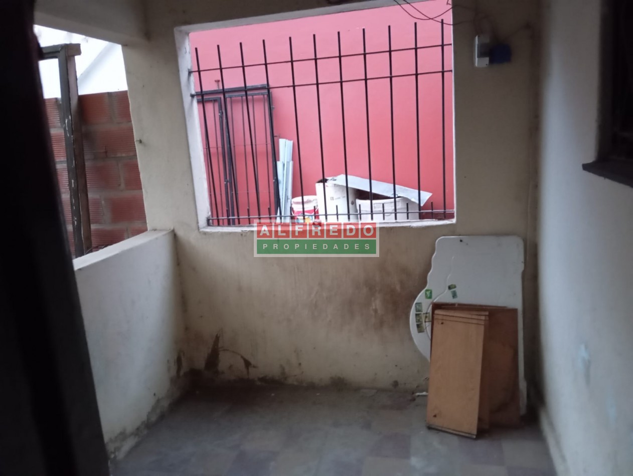 Casa de 2 Ambientes mas Departamento Monoambiente en Venta - Rafael Castillo - A Refaccionar