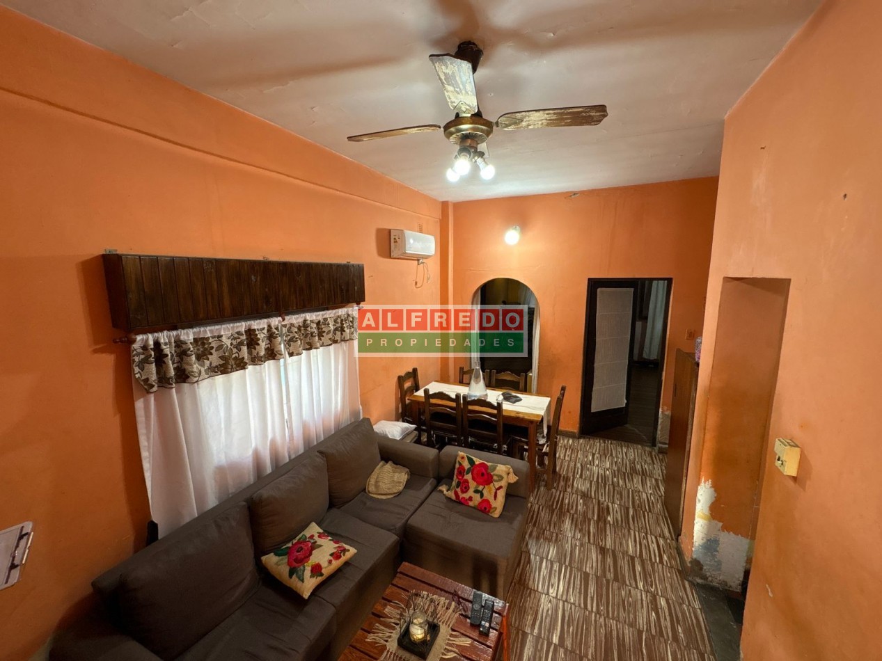 Casa en venta de 4 ambientes sobre importante terreno - Rafael Castillo