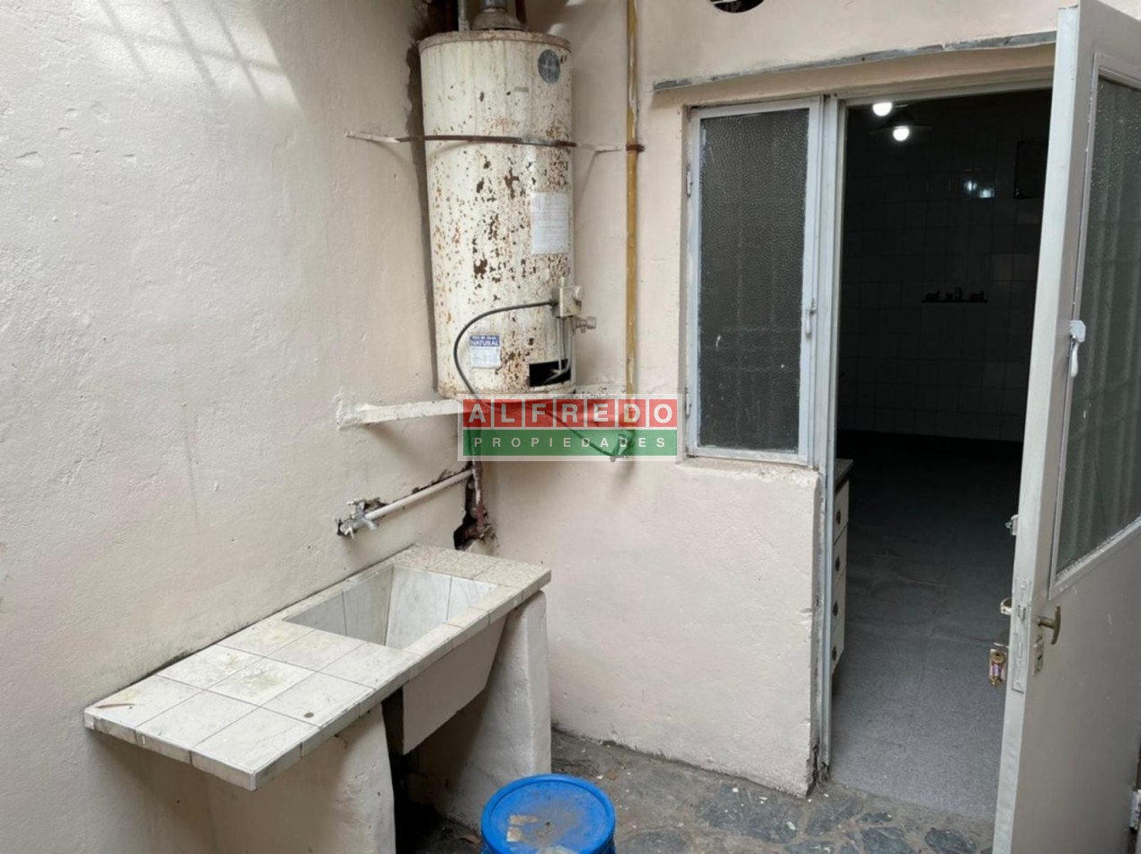 Casa con 2 departamentos en Venta - Oportunidad para Inversores - Libertad