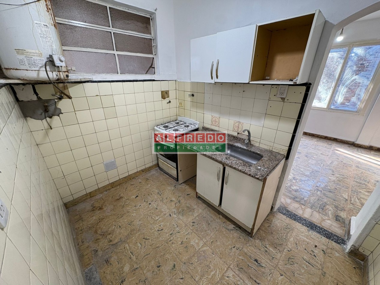 Casa Americana de 3 Ambientes con Cochera en Venta - A Metros de Av. Eva Peron, Moron Sur