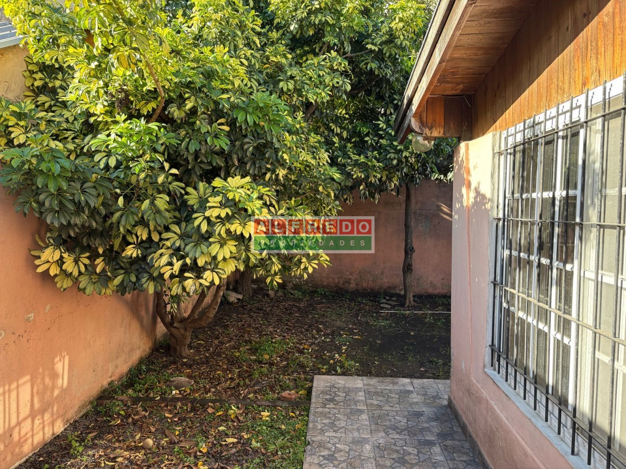 Chalet 3 Ambientes en Venta con Cochera y Jardin en Moron Sur - ¡Excelente Oportunidad!