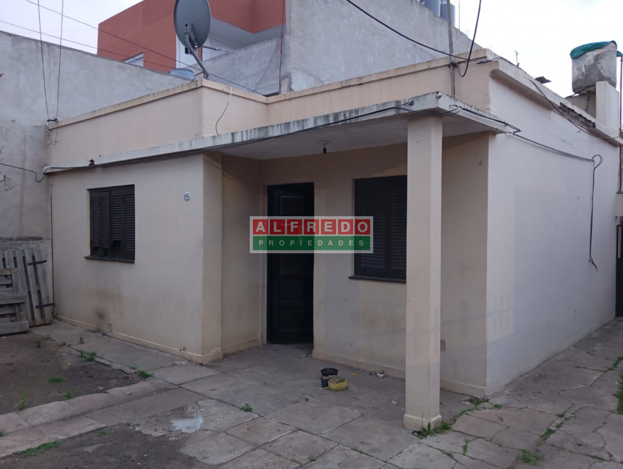 Casa de 2 Ambientes mas Departamento Monoambiente en Venta - Rafael Castillo - A Refaccionar