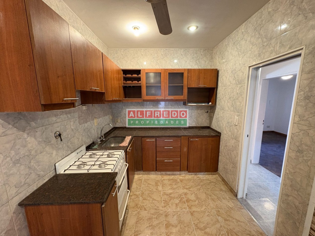 Chalet 3 Ambientes en Venta con Cochera y Jardin en Moron Sur - ¡Excelente Oportunidad!