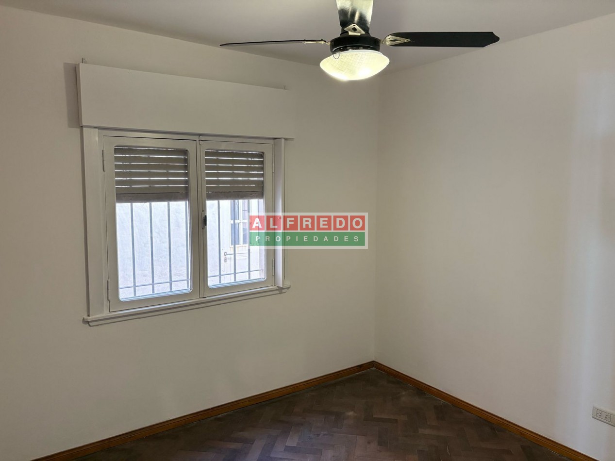 Chalet 3 Ambientes en Venta con Cochera y Jardin en Moron Sur - ¡Excelente Oportunidad!