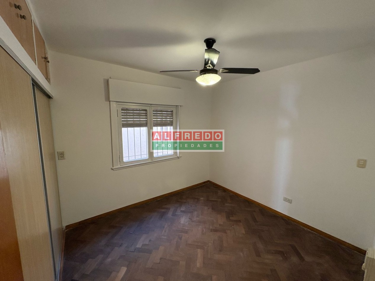 Chalet 3 Ambientes en Venta con Cochera y Jardin en Moron Sur - ¡Excelente Oportunidad!