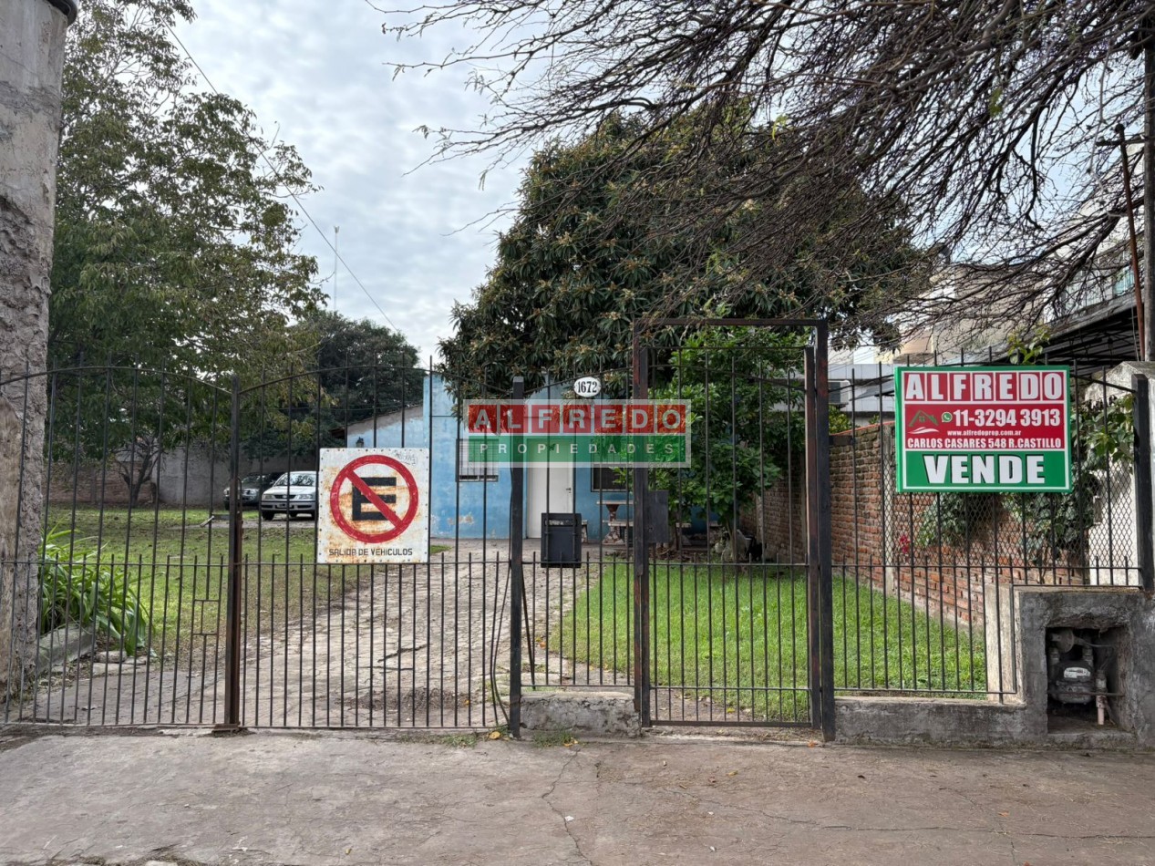Casa en venta de 4 ambientes sobre importante terreno - Rafael Castillo