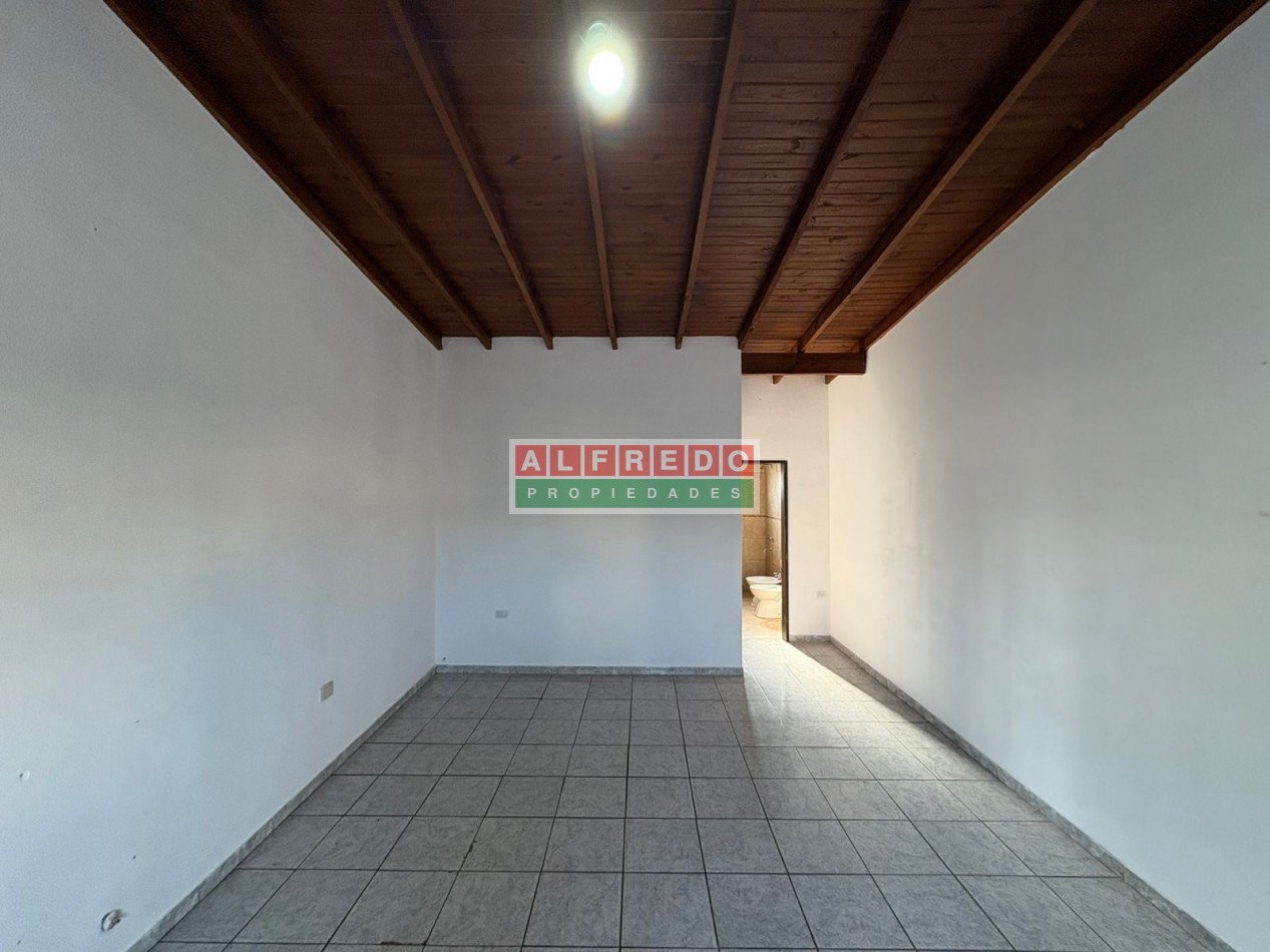 Departamento de 2 Ambientes en Alquiler sobre Av. Baradero - Moron Sur