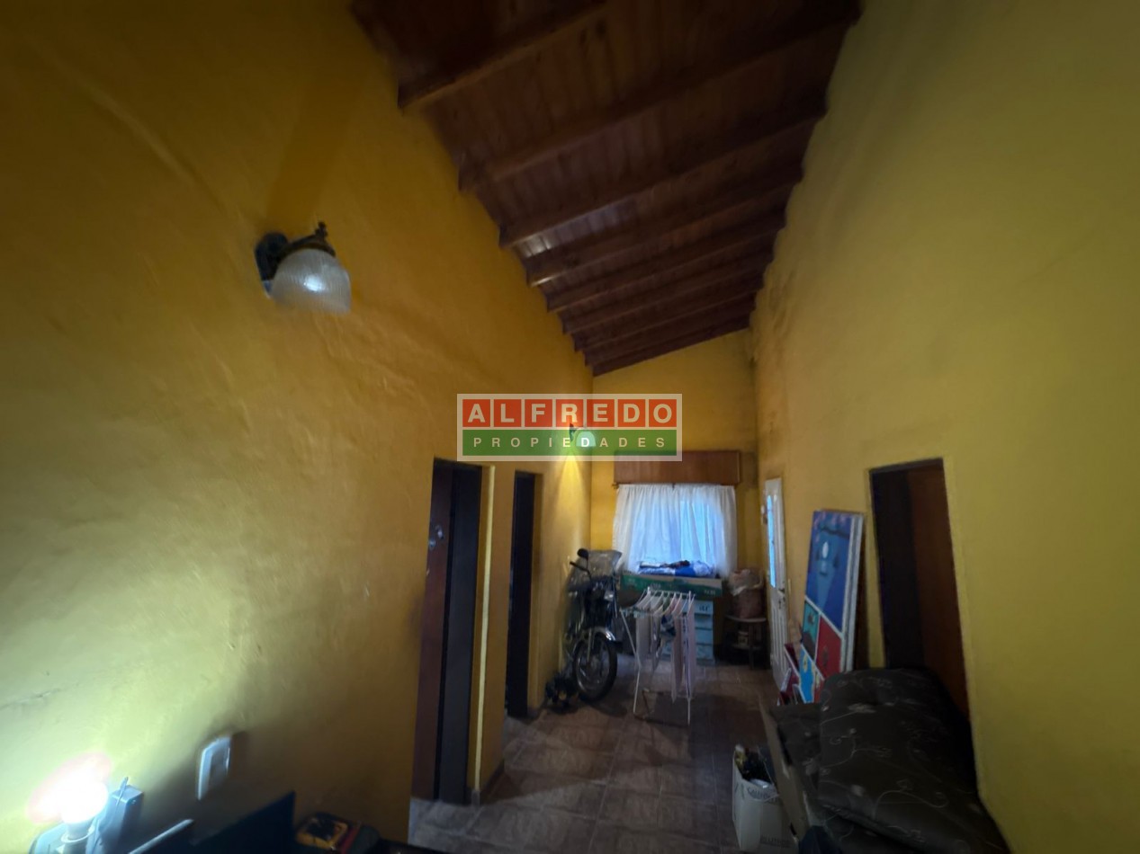 Casa en venta de 4 ambientes sobre importante terreno - Rafael Castillo
