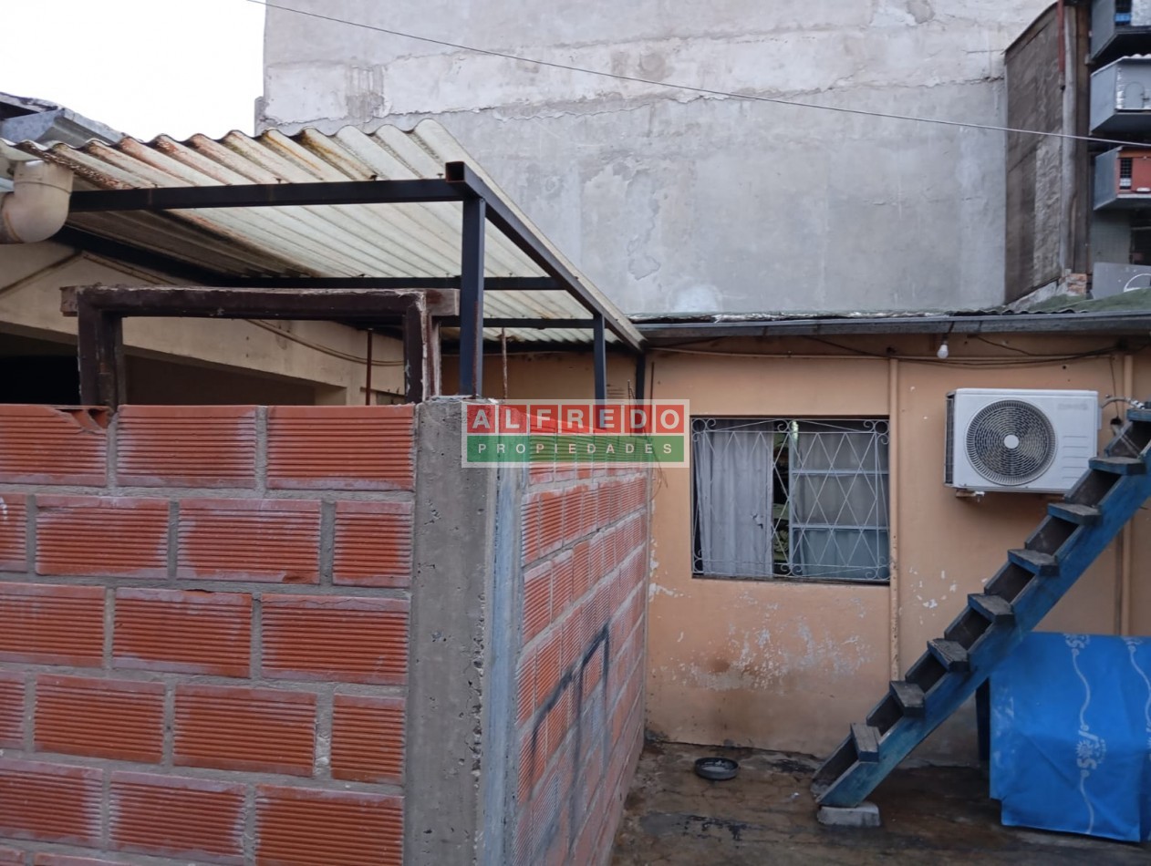 Casa de 2 Ambientes mas Departamento Monoambiente en Venta - Rafael Castillo - A Refaccionar