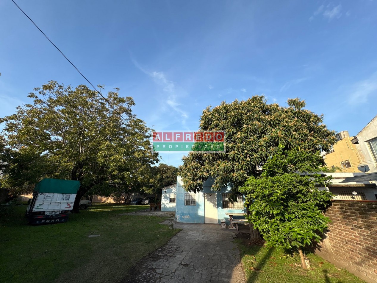 Casa en venta de 4 ambientes sobre importante terreno - Rafael Castillo