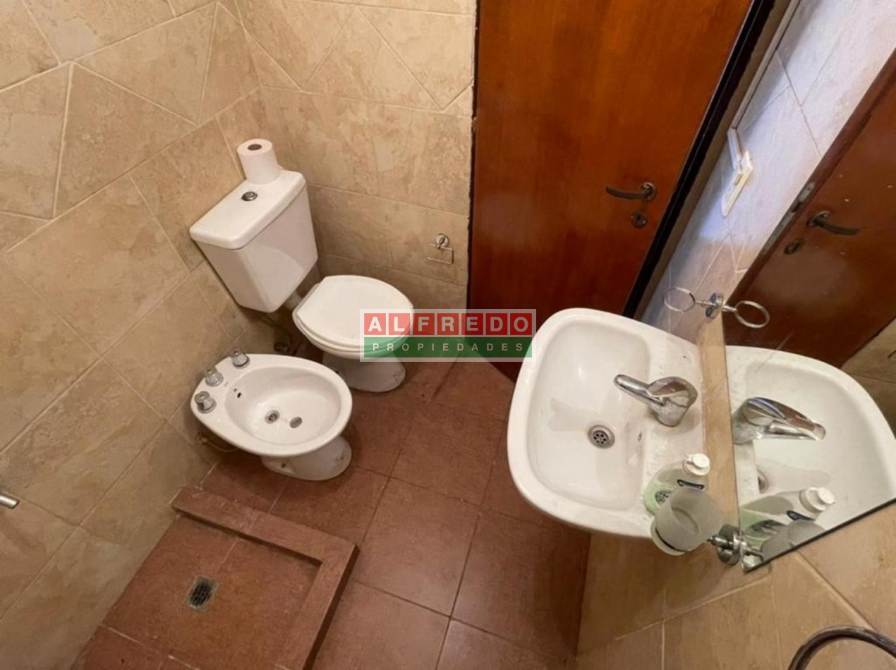 Departamento 2do piso en importante zona comercial - Isidro Casanova
