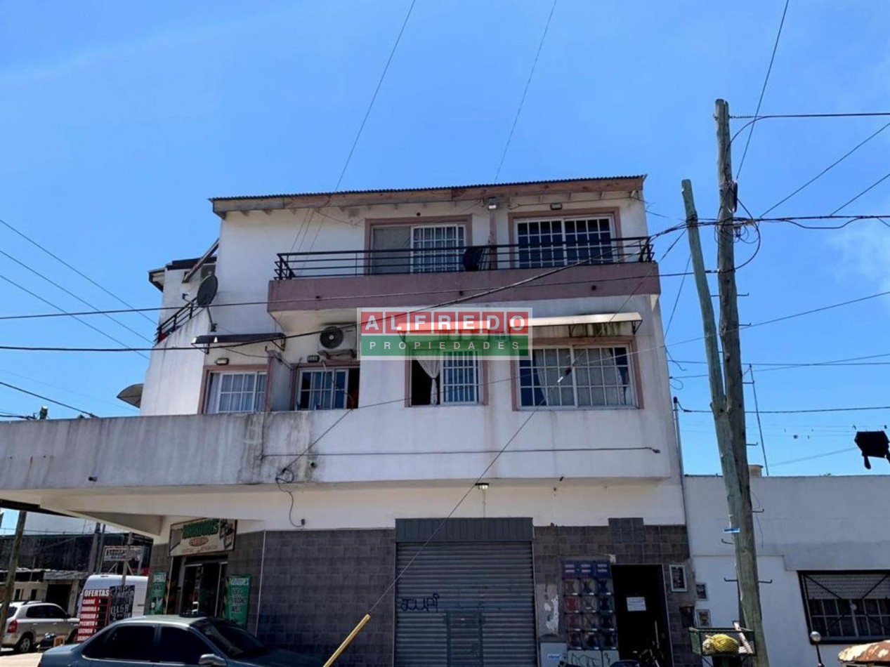Departamento 2do piso en importante zona comercial - Isidro Casanova