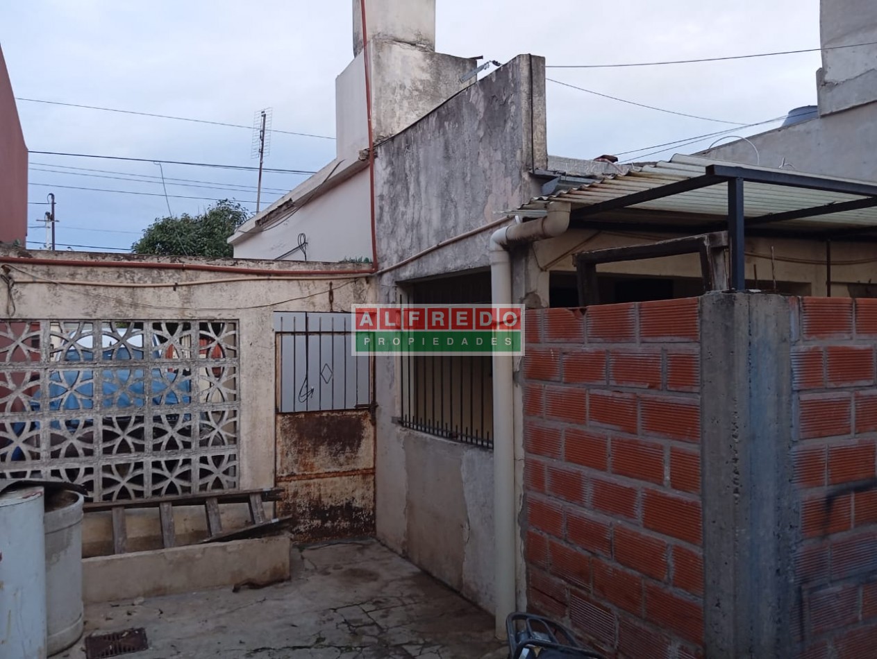 Casa de 2 Ambientes mas Departamento Monoambiente en Venta - Rafael Castillo - A Refaccionar