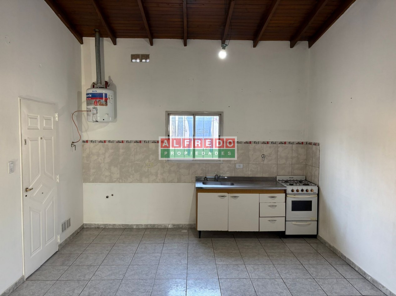 Departamento de 2 Ambientes en Alquiler sobre Av. Baradero - Moron Sur