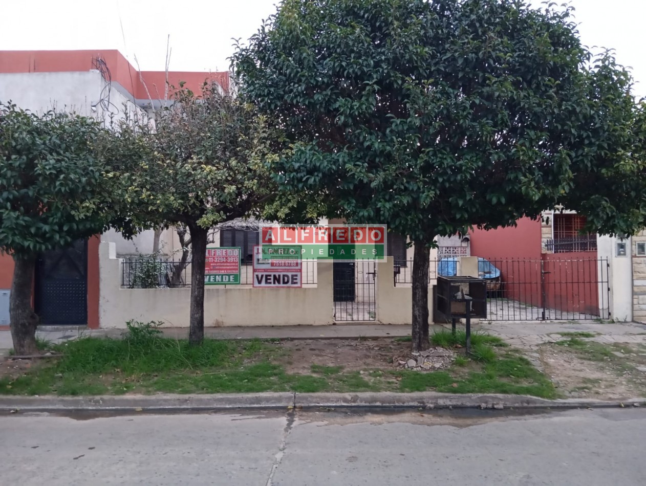 Casa de 2 Ambientes mas Departamento Monoambiente en Venta - Rafael Castillo - A Refaccionar