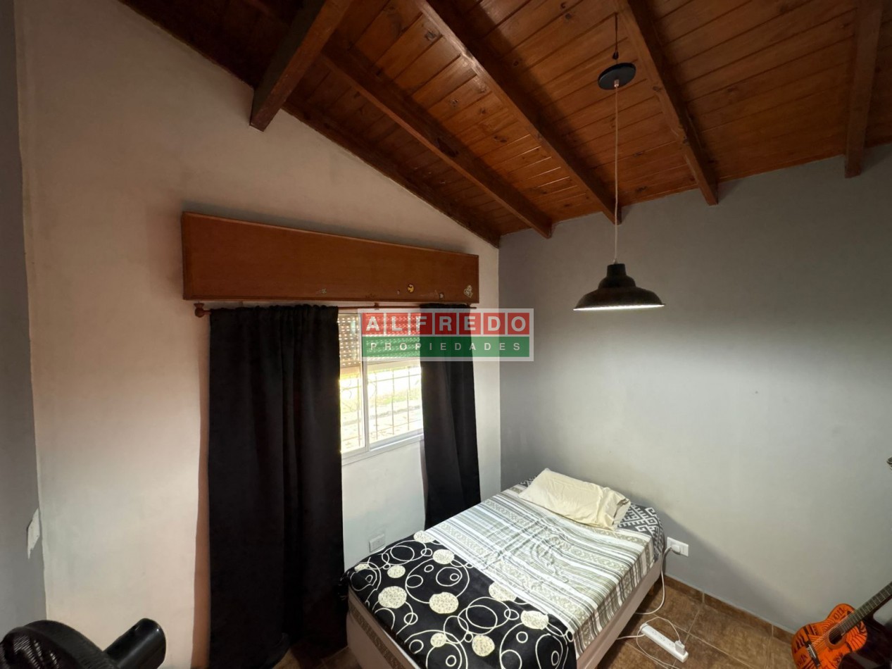 Casa en venta de 4 ambientes sobre importante terreno - Rafael Castillo