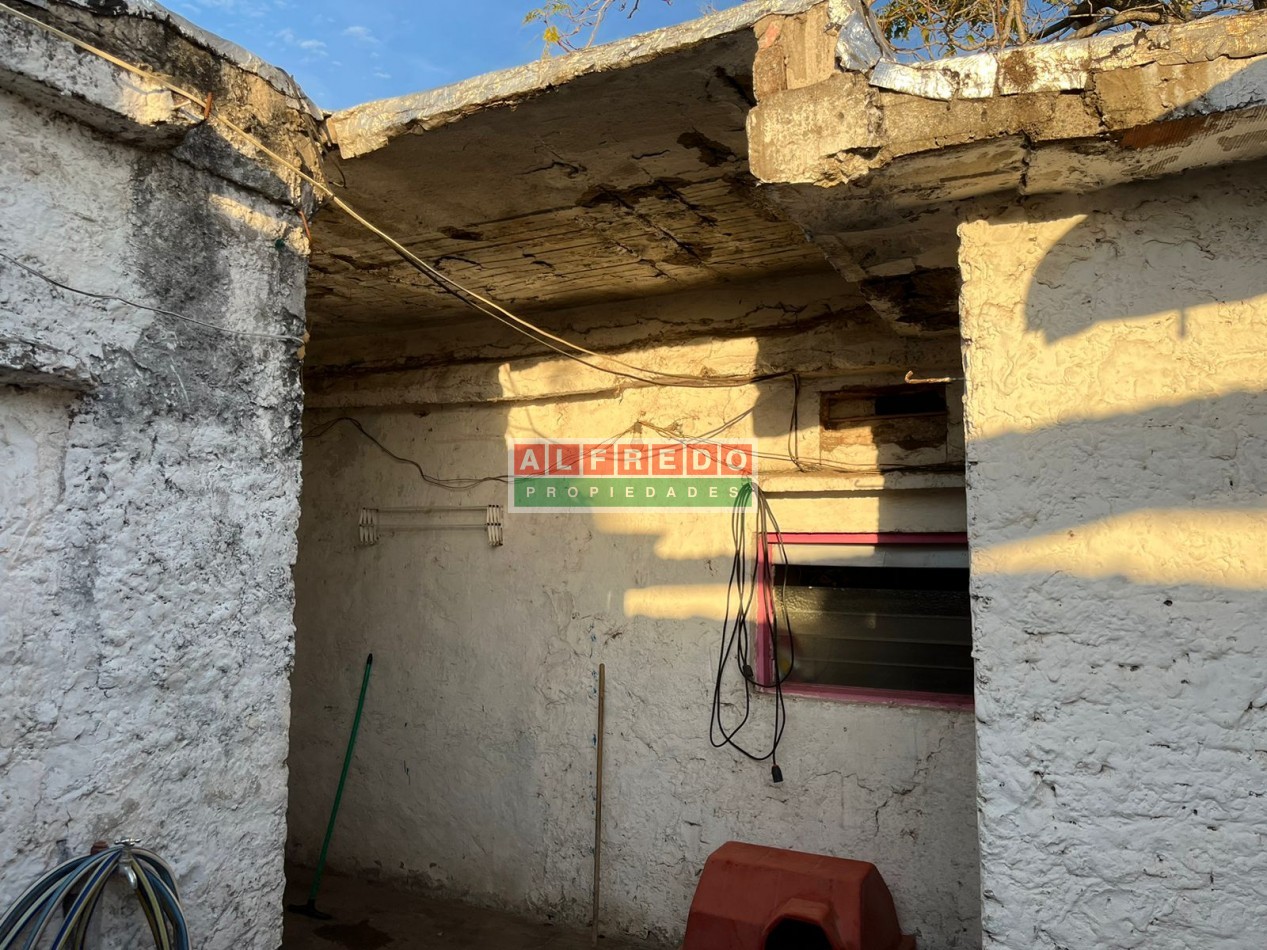 Casa a reciclar en venta - Moron Sur